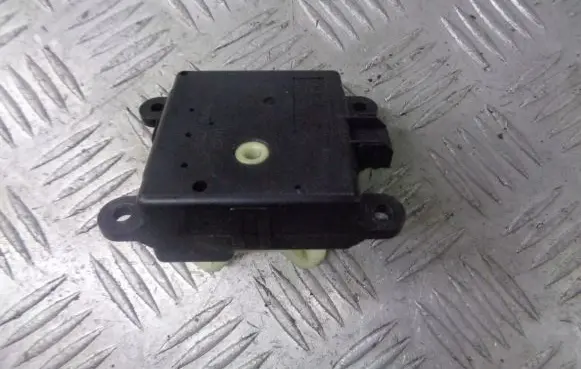 Nissan Primera A/C air flow flap actuator/motor 3C270-30840
