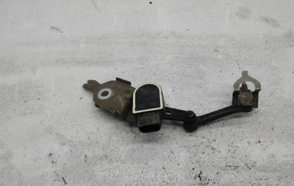 Mercedes-Benz C W205 Headlight level adjustment motor A0009053704 8337