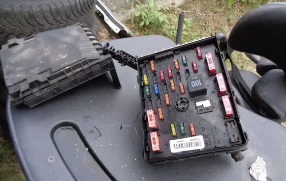Volkswagen PASSAT B6 Fuse module 3C0937125