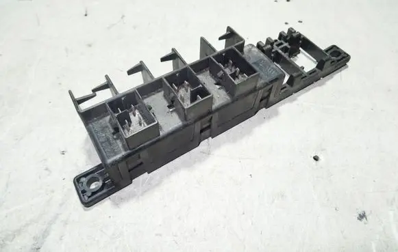 Audi A6 S6 C5 4B Fuse module 8L0941822A