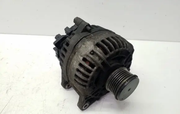 Nissan Juke I F15 Generator/alternator