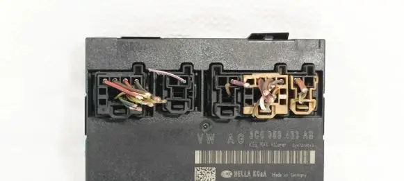 Volkswagen PASSAT B6 Door control unit/module 3C0959433AB
