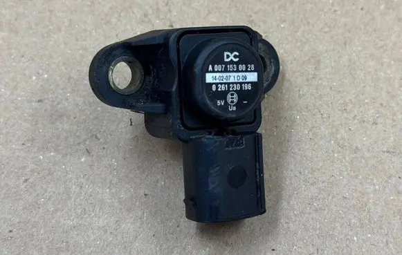 Mercedes-Benz Sprinter W906 Air pressure sensor A0071530028