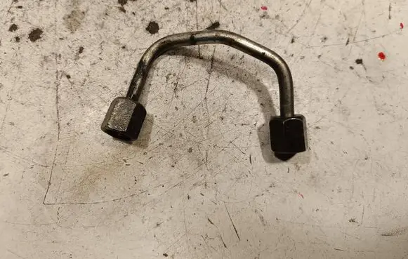 Audi SQ7 Fuel injector supply line/pipe 