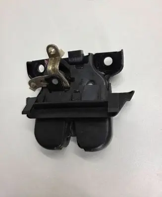 Audi A4 S4 B5 8D Tailgate/trunk/boot lock/catch/latch 8D9827520A