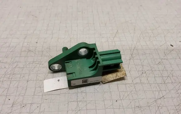 Volkswagen PASSAT B6 Airbag deployment crash/impact sensor 3C0909606