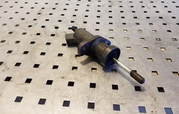 Clutch slave cylinder