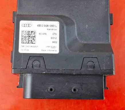 Audi Q7 4M Fuel injection pump control unit/module 4M0906093L