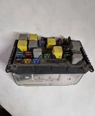 Mercedes-Benz Vito Viano W639 Fuse module 6395450201 A6395450401