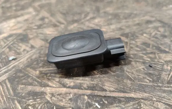 Land Rover Discovery 5 Tailgate opening switch IL2T14K147AA