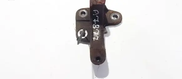 Volvo S40, V40 Engine mounting bracket