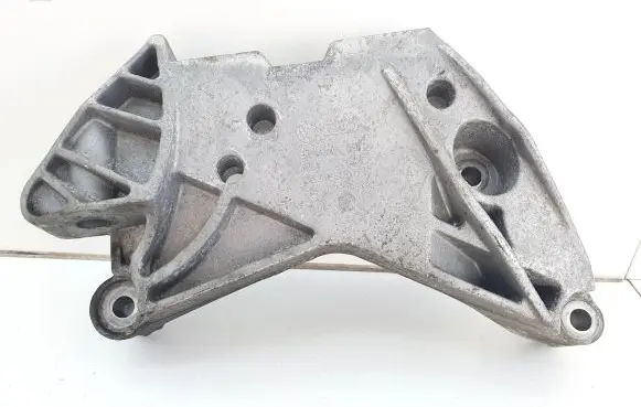 Volkswagen Tiguan Engine mounting bracket 06J199207F