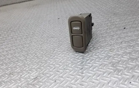 Tailgate opening switch