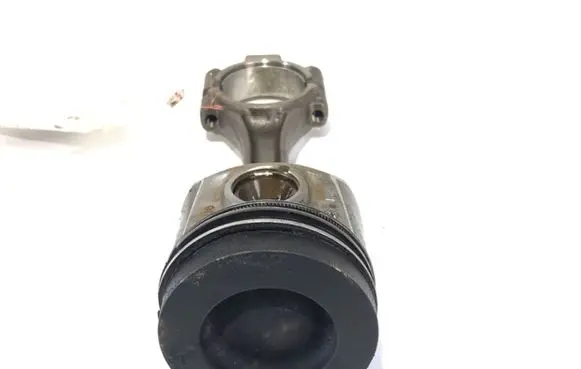 Skoda Octavia Mk3 (5E) Piston with connecting rod DDY
