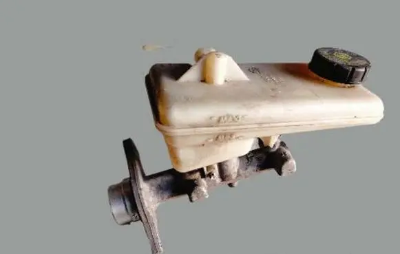 Renault Trafic II (X83) Master brake cylinder
