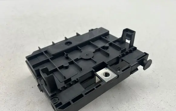Peugeot 3008 I Fuse module 9667044980