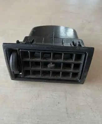 Volkswagen Jetta II Dash center air vent grill 1918197017
