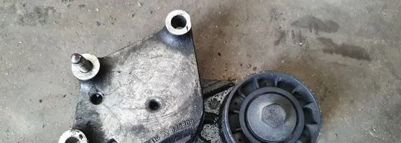 Peugeot 5008 Generator/alternator belt tensioner