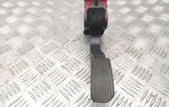 Mercedes-Benz Sprinter W906 Accelerator throttle pedal A9063000404
