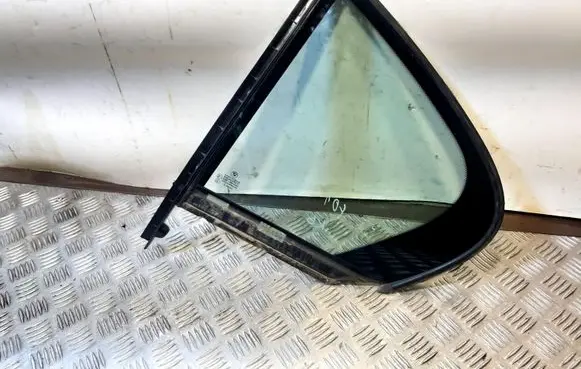BMW 7 F01 F02 F03 F04 Rear vent window glass E000184