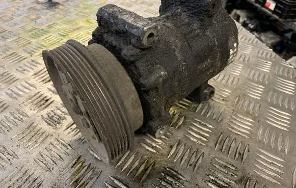 Renault Clio II Air conditioning (A/C) compressor (pump) 7700273801