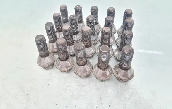 Volvo XC70 Nuts/bolts 