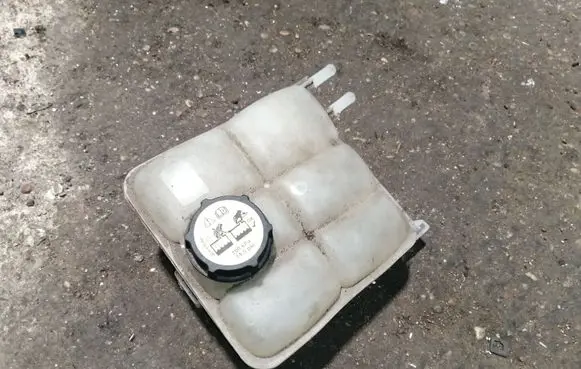 Mazda 3 I Coolant expansion tank/reservoir 3M5H8K218AJ