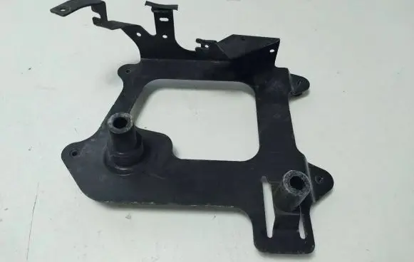 Land Rover Range Rover Velar Intercooler pipe mounting bracket GX73-6K767-AD LR082394 GX736K767AC