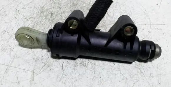 BMW 3 E46 Clutch master cylinder 21526752146