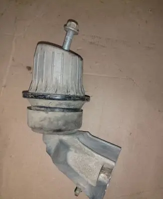 Lexus GS 300 350 430 450H Engine mount bracket