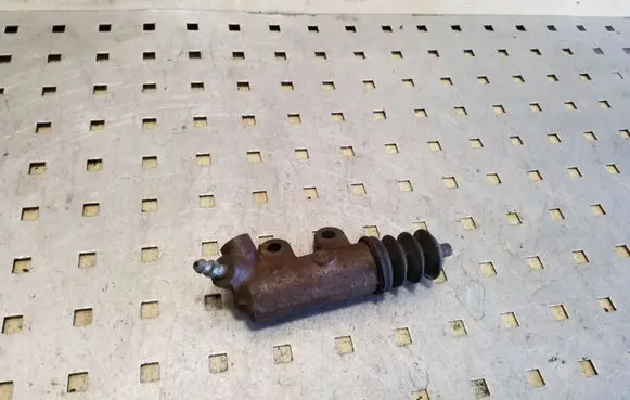 Clutch slave cylinder