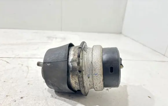 Audi Q7 4L Engine mount bracket 7L8199131F