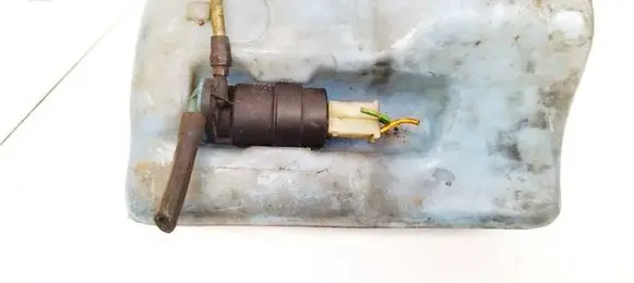 Volkswagen PASSAT B3 Windscreen/windshield washer pump