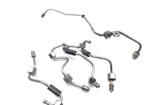 Nissan X-Trail T32 Fuel injector supply line/pipe 