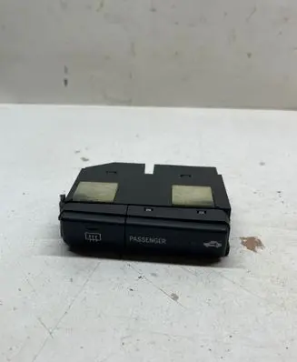 Opel Astra H Windscreen/window heater switch 8479005130C