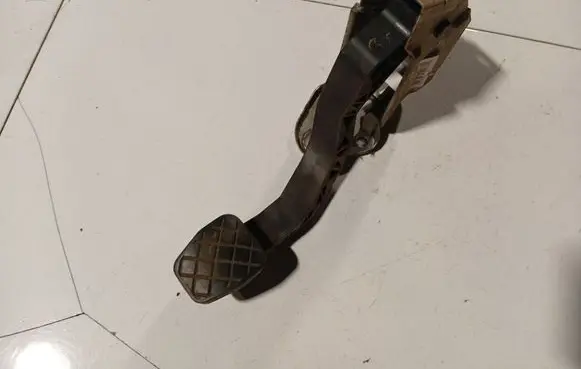 Volkswagen Polo IV 9N3 Clutch pedal 601721059AHB