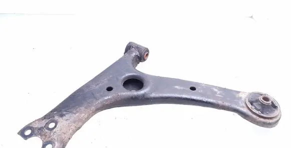 Toyota Avensis T250 Front lower control arm/wishbone