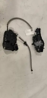 Volkswagen PASSAT B8 Front door lock 5E1837016A