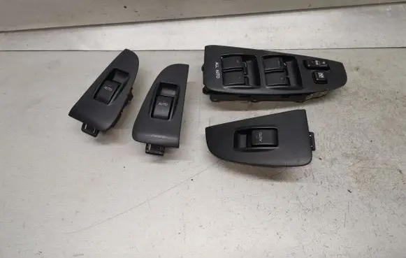 Toyota Avensis T250 Electric window control switch 8480205210 7423105140 7427105020