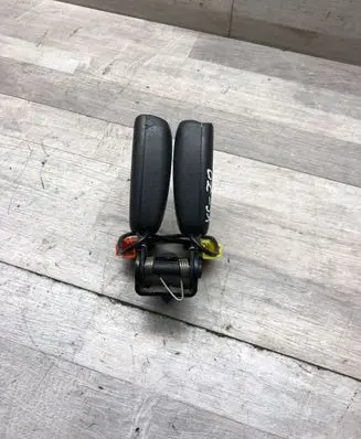 Volvo XC70 Rear seatbelt buckle 8632319