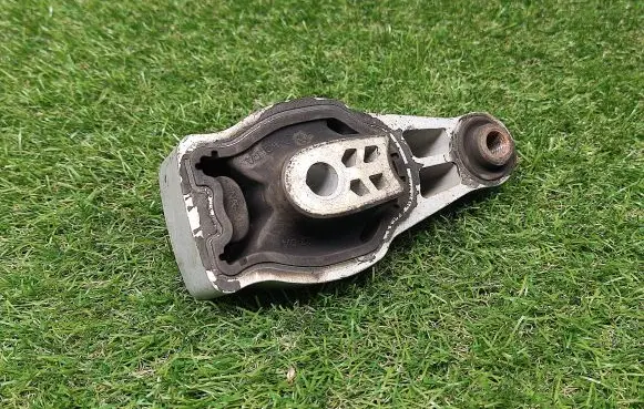 Ford Ecosport Engine mount bracket GN156P082DB