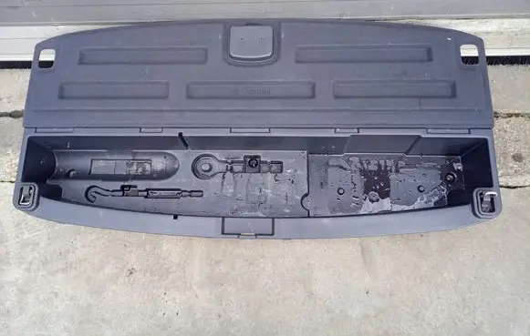 Hyundai Santa Fe Glove box in trunk 