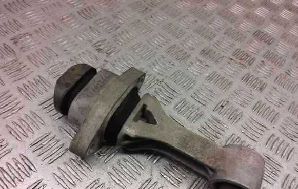 Hyundai Ioniq Engine mount bracket