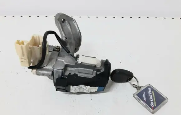 Toyota Corolla Verso E121 Ignition lock 8978313010