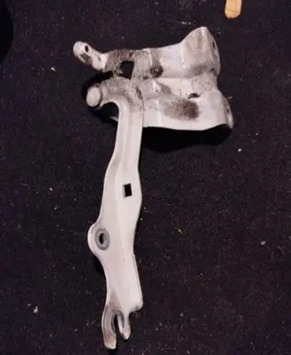 Mazda 3 II Engine bonnet/hood hinges 34K