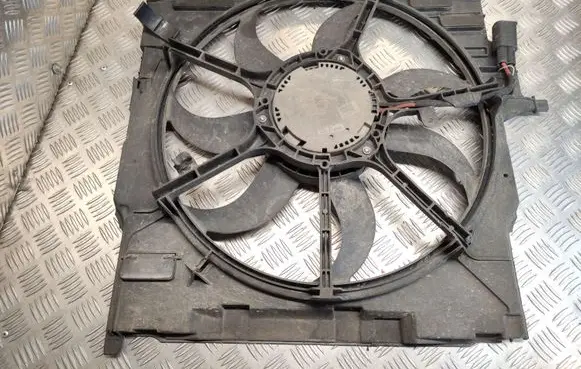 BMW X5 E70 Radiator cooling fan shroud 7796572 56057110