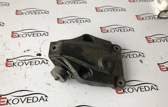 BMW 5 GT F07 Engine mounting bracket 677762305
