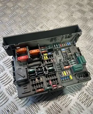 BMW 1 E81 E87 Fuse module 9119446