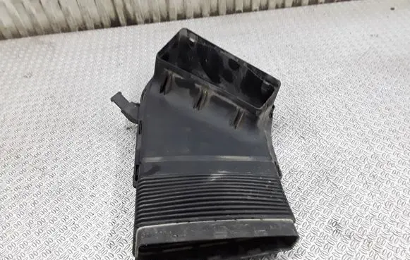 Audi A4 S4 B7 8E 8H Air intake duct part 8E0129617D