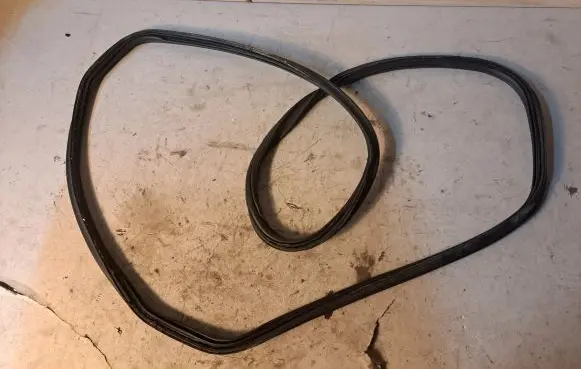 BMW X6 M Trunk rubber seal (body) 